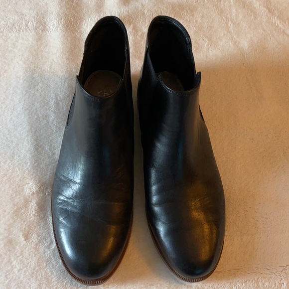 Clarks Shoes - Size 7 Black leather booties